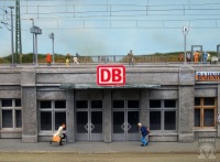 Hochbahnfassade, Doppeleingang