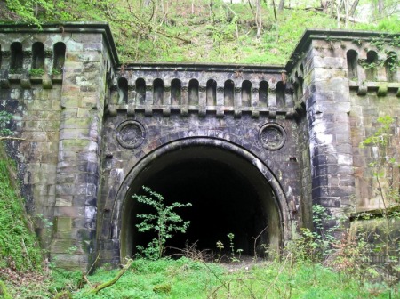 Volkmarshäuser Tunnel, Ostportal aus grauem Material, H0
