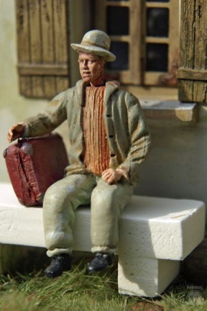Der wortkarge Wolfgang sitzt auf der Bank