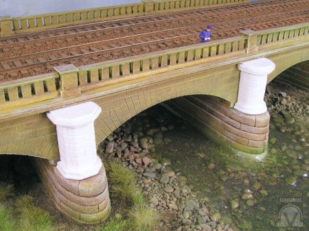 Flutbrücke über die Rhume, 2-gleisg, Grundset mit zwei Bögen, graues Material