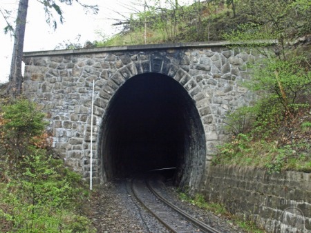 Thumkuhlenkopftunnel H0/ H0m,  weißes Material
