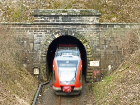 Zierenbergtunnel, H0, graues Material