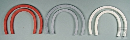 Portalkranz, 2-gleisig, verwitterte Betonoberfläche, graues Material