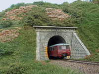 Rote Bügel Tunnel, H0, graues Material