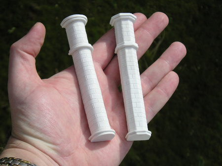 Pilaster(Halbpfeiler), halbes Achteck, weißes Material