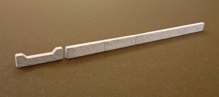 Einfache Betonbahnsteigkanten, L = ca. 45cm, Baugröße H0