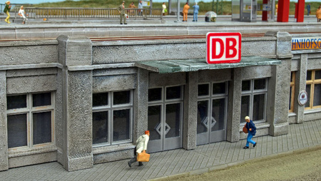 Hochbahnfassade, Doppeleingang