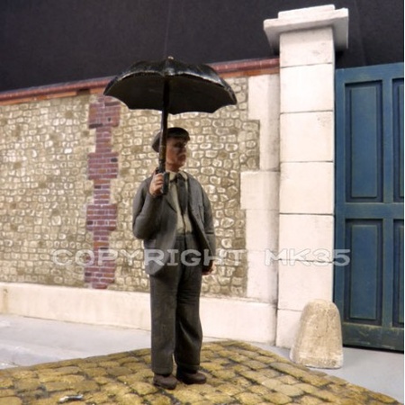 Antoine steht im Regen